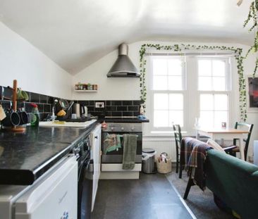 A top floor one bedroom flat in Montpelier within walking distance ... - Photo 3