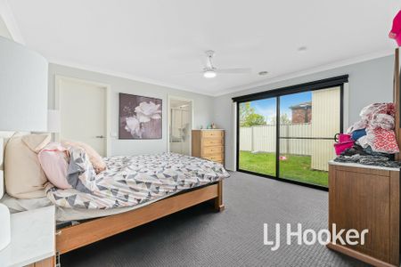 Large Family Home With All The Extra's! - Photo 2