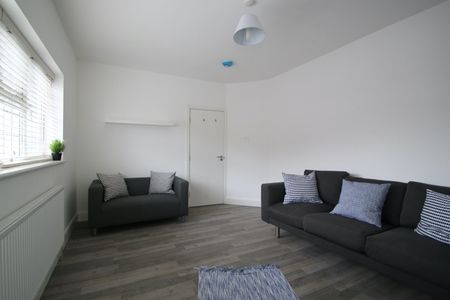 2 Bed Maisonette, Village Way East, HA2 - Photo 3