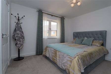 4 bedroom detached house to rent - Photo 3