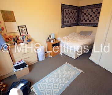 6 Bedroom Mid Terraced House for rent in Manor Drive - Photo 5