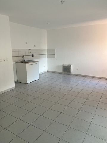 Location Appartement 3 pièces 67m² MARSEILLE 10ème - Photo 2