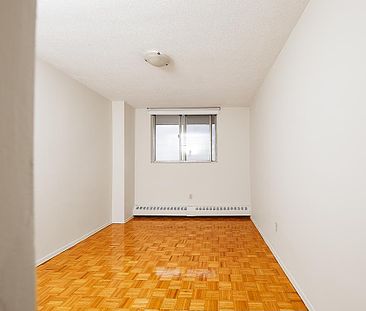 Large 2 Bedroom in Central Mississauga - Photo 1