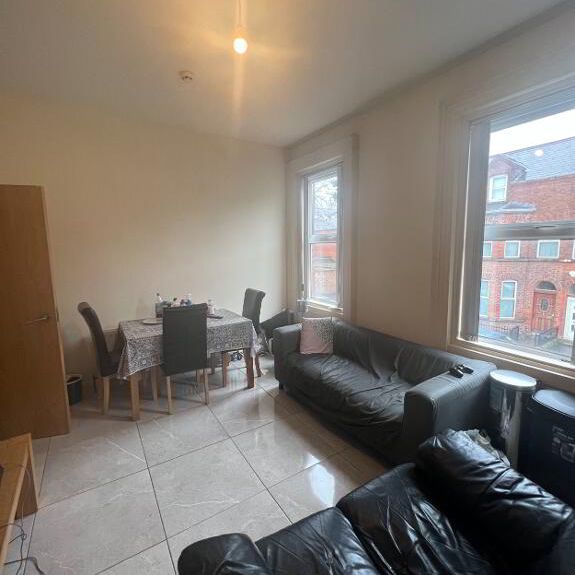 14b Wellington Park Avenue, Belfast, BT9 6DY - Photo 1