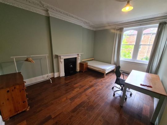 Elliston Road, Redland - Photo 1