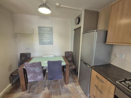 2 bedroom flat to rent - Photo 3