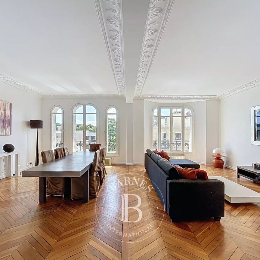 Appartement • Saint James-Général Koenig - Photo 1