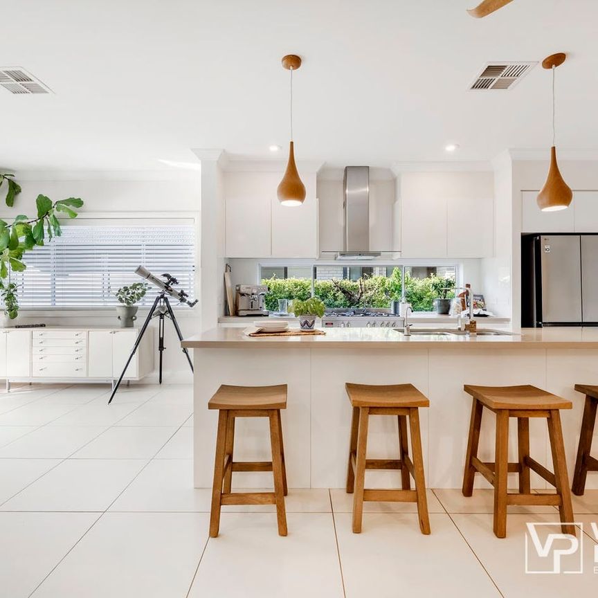 Where modern design meets peaceful living in a single-level family home - Photo 1