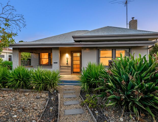 525 Butson Avenue, South Albury NSW 2640 - House For Rent | Domain - Photo 1