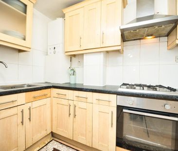 1 bedroom in a flat share to rent - Photo 5