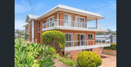 Large Three Bedroom Apartment - Photo 4