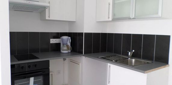 APPARTEMENT DE 2 PIECES AVEC JARDIN A LOUER A PLAISIR - Photo 2