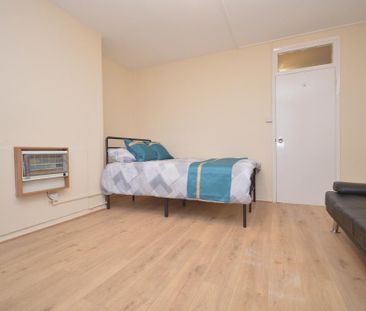 1 bedroom in a flat share to rent - Photo 3