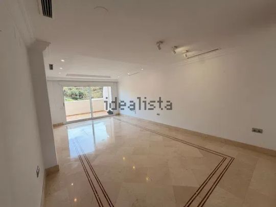 Alquiler de piso en Urbanizacion Nueva Andalucia k, 18 - Photo 1