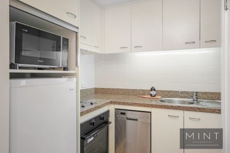 Great One Bedroom With Views - Photo 5