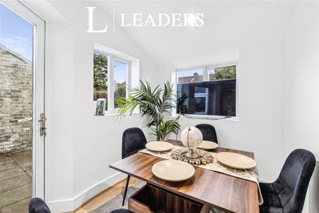 1 bedroom in a house share to rent - Photo 2