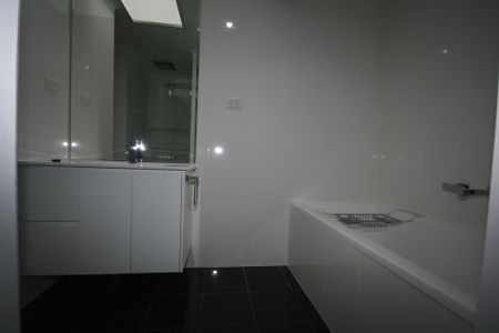 Charming 2-Bedroom Townhouse in Queanbeyan - Photo 5