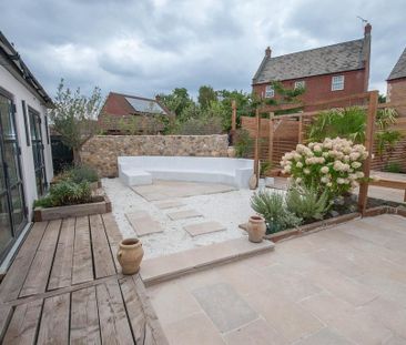 5 bedroom detached house to rent - Photo 1