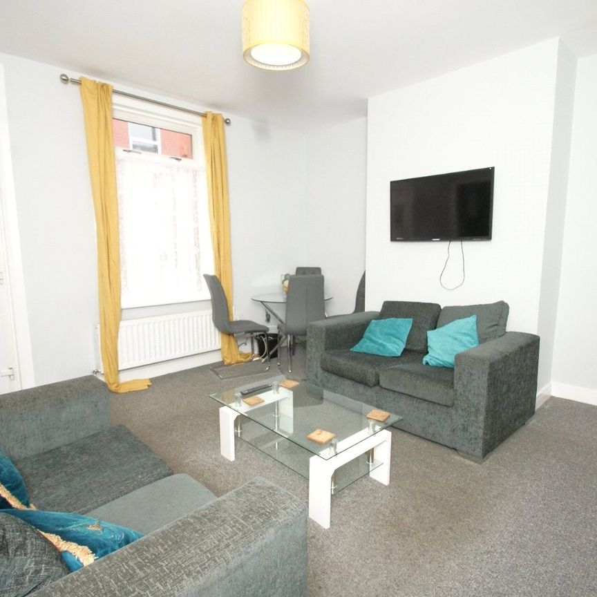 3 bedroom terraced house to rent - Photo 1