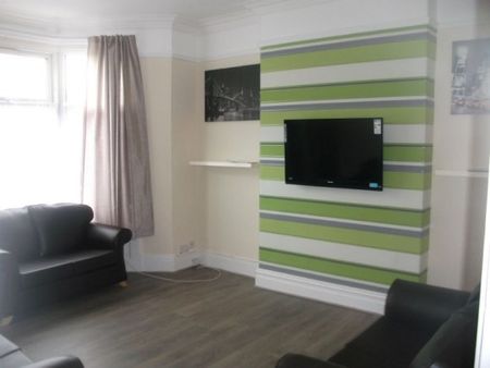 5 Bed House - Stockton - Photo 3