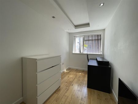 The Parade, Roath, Cardiff - Photo 3