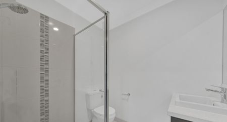 Spacious 4 Bedroom Home in Thornhill Park - Photo 4