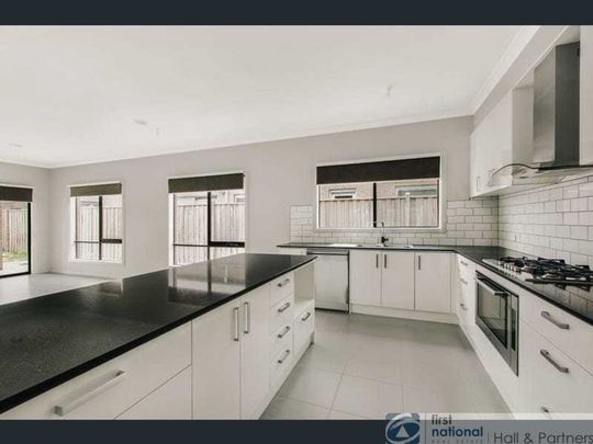 Beautiful 4 bedroom family home! - Photo 1