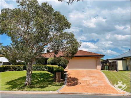 Lovely family home sitting in a fabulous location - Photo 3