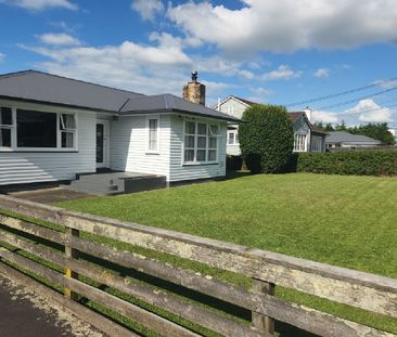 Three bedroom family home - Photo 1