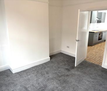 2 bedroom end of terrace house to rent - Photo 5