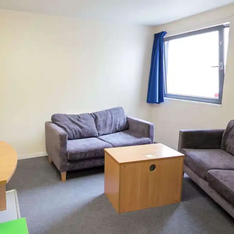 Studio Apartment - Photo 1