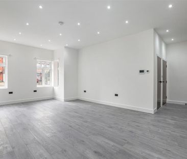3 bedroom flat to rent - Photo 3