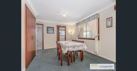 CHARMING 3 BEDROOM FAMILY HOME - Photo 5