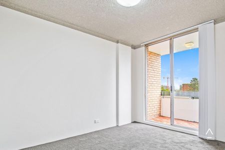 Renovated 2 Bedroom Apartment! - Photo 5