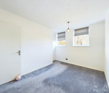 2 bedroom end of terrace house to rent - Photo 2