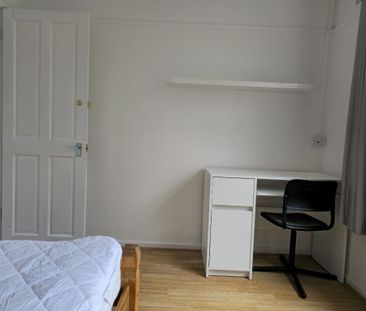 4 bedroom semi-detached house to rent - Photo 6