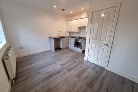 High Street - Photo 4