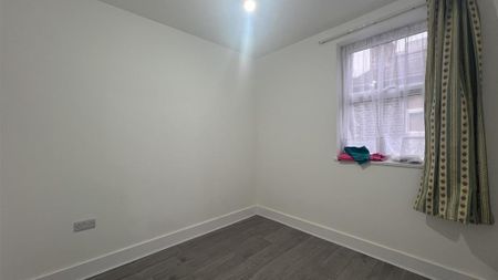 3 bedroom flat to rent - Photo 5