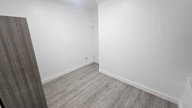 Four bedroom house close to chadwel heath station - Photo 1