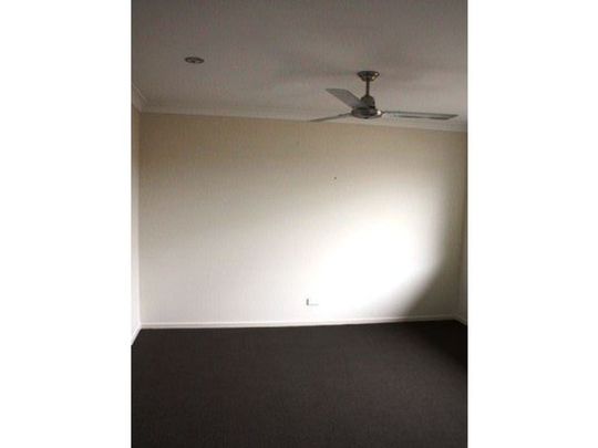 58 Scarborough Circuit, Blacks Beach - Photo 1