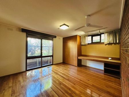 Spacious Family Home - Photo 3