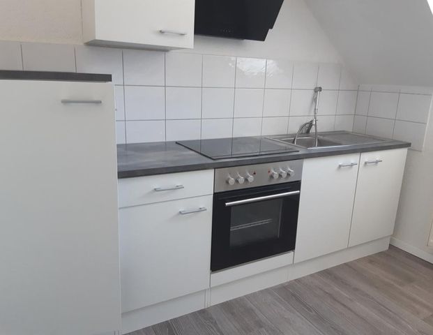 Perfekt für mich, gemütliche Dachgeschosswohnung mit Einbauküche - Photo 1