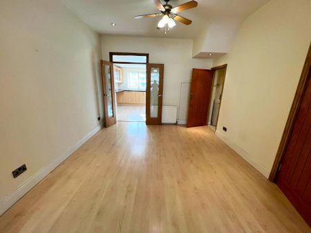 4 bedroom semi-detached house to rent - Photo 3