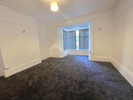 4 bedroom flat to rent - Photo 2