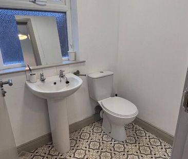 Room's Available August 1st, 34a Delhi Street, Belfast, BT7 3AJ - Photo 1