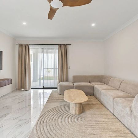 SPACIOUS HOME IN NORTH HARBOUR - Photo 2