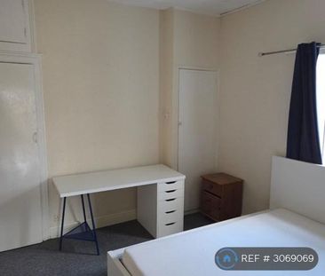3 bedroom flat to rent - Photo 3