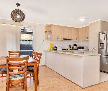 8 Toorna Place, Andrews Farm. - Photo 4