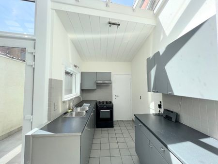 GERENOVEERDE STADSWONING IN CENTRUM IEPER MET 3 SLPKS EN ZONNIG TERRAS - Photo 5