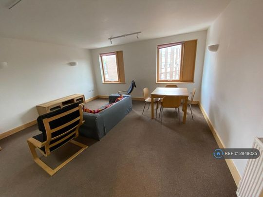 3 bedroom flat to rent - Photo 1